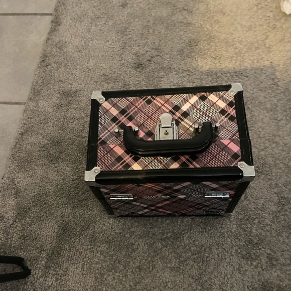 Makeup Box - Picture 2 of 4